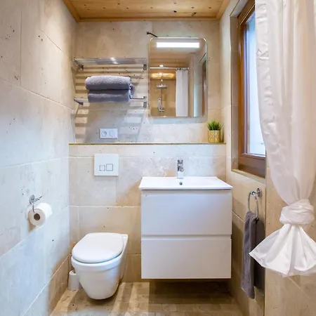 Cosy 2 Bed Situated In Old Town דירה מורזין